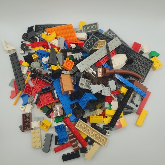 Lego 1lb/bag. Unsorted mix of bricks and other non brick shaped pieces Read Desc - Picture 2 of 10